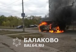 В Балаково сгорел пассажирский автобус на улице Степной