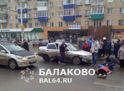 На ул. Комарова сбили двоих людей на пешеходном переходе