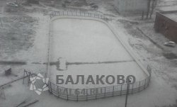 В Балаково чиновники построили хоккейную площадку на теплотрассе