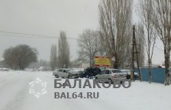 Из-за погодных условий и невнимательности водителей сегодня в Балаково произошло большое количество ДТП