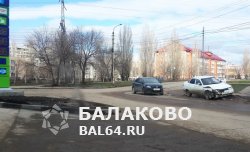 В Балаково на пересечении улиц Комсомольская и Гагарина произошло ДТП
