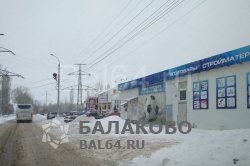 Неубранный снег на улицах Балаково, ул. Комсомольская, Гранд, Мир дверей Неубранный снег на улицах Балаково, ул. Комсомольская, Гранд, Мир дверей